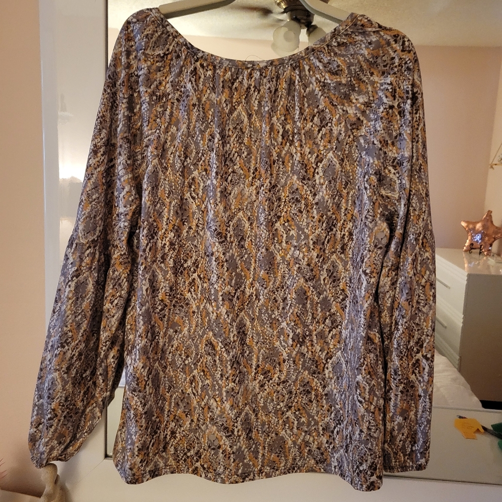 Daytrip Women's Snake Print Blouse - Picture 4 of 6